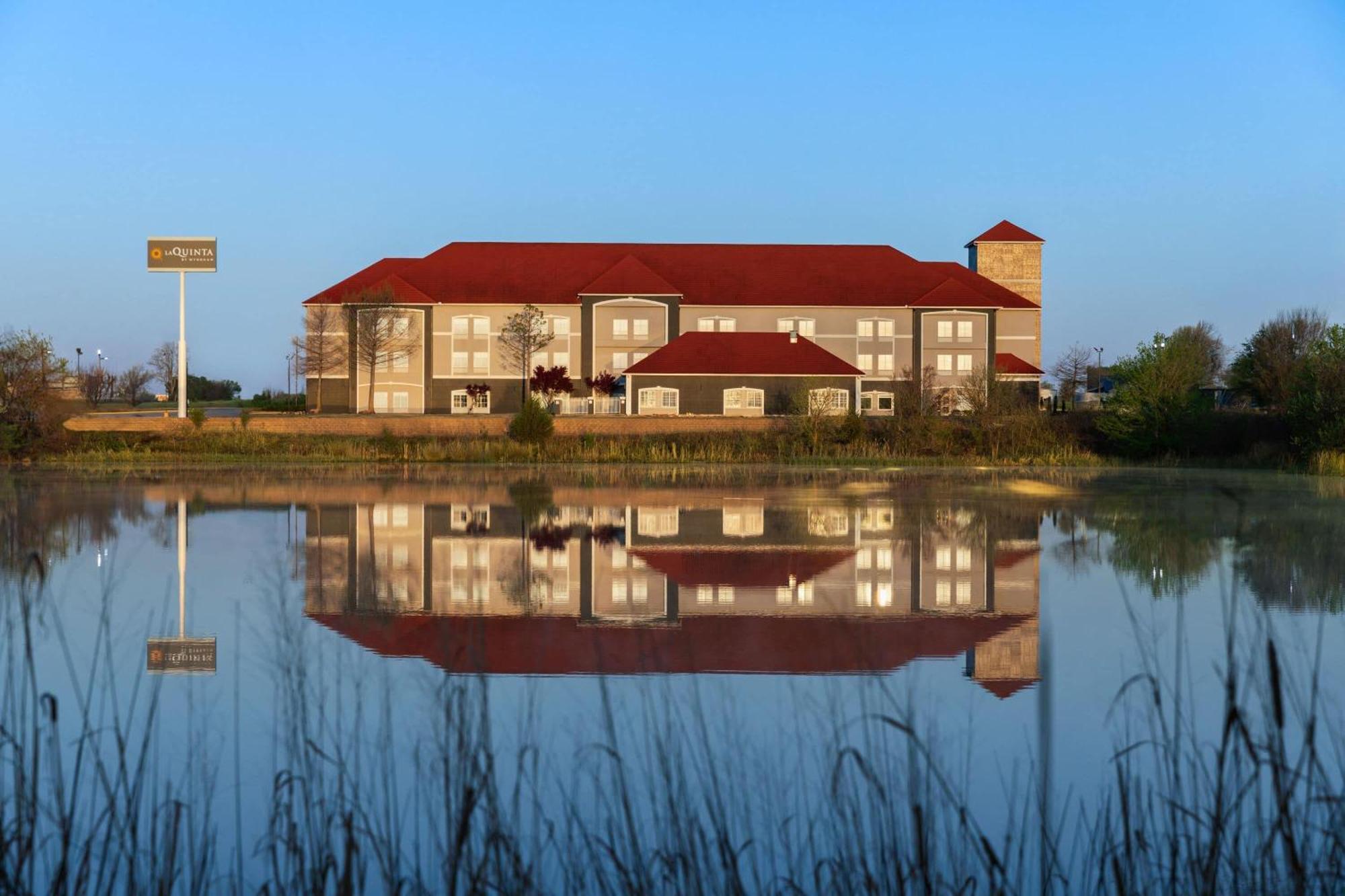Hotel La Quinta By Wyndham Shawnee Exterior foto